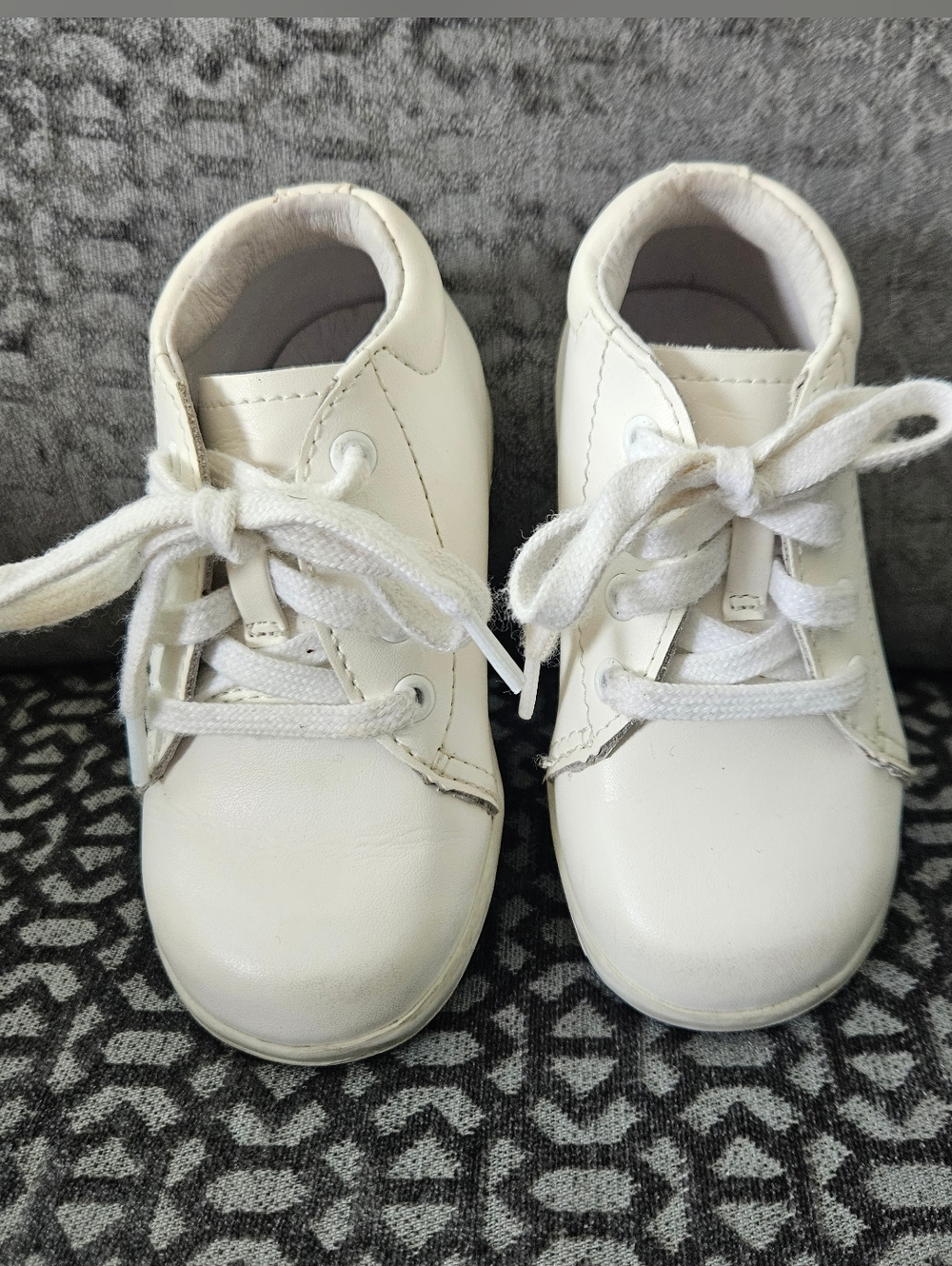 Stride Rite Boys "Elliot" White Lace-Up Shoes, Sz 6 month, MSRP $42, Like New!